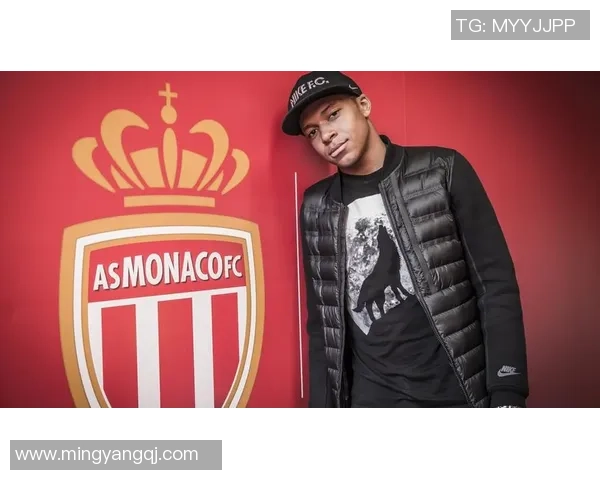 法国足球明星汇聚一堂共同庆祝足球荣耀与友谊的精彩瞬间