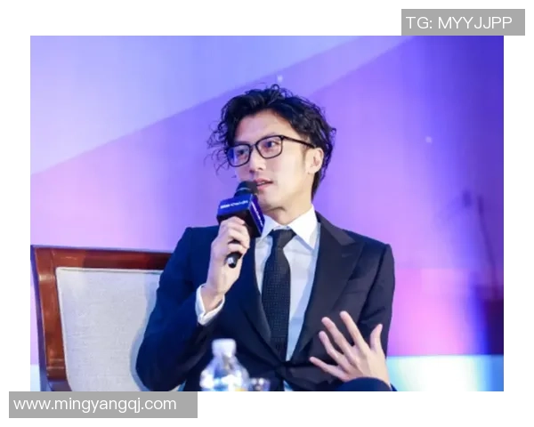 足球明星侧分发型的魅力与时尚解析让你成为球场焦点